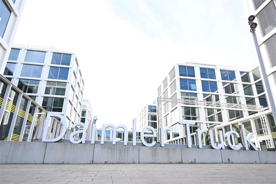 Daimler Truck reduziert Anteile an Archion. (Archivbild)Bernd Weißbrod/dpa