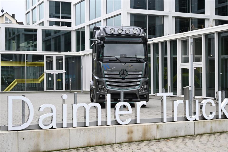 Daimler Truck verzeichnet Gewinneinbruch im vergangenen Jahr. (Archivbild)Bernd Weißbrod/dpa