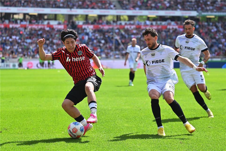 Daisuke Yokota wechselt von Hannover 96 nach Schottland. (Archivbild)Swen Pförtner/dpa