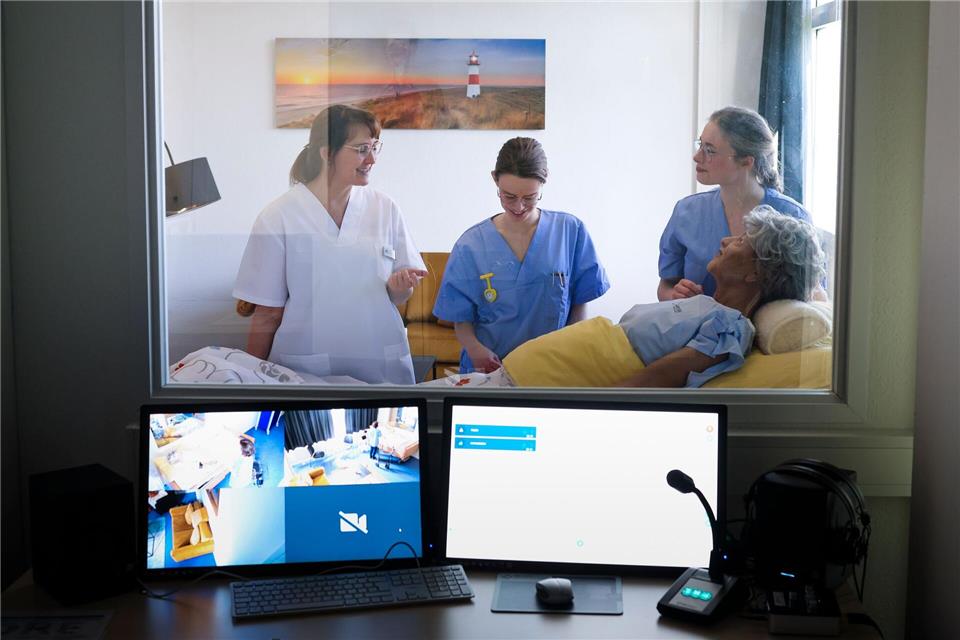 Damit soll die praxisnahe und wissenschaftlich fundierte Ausbildung im Pflegestudiengang gestärkt werden.Frank Molter/dpa