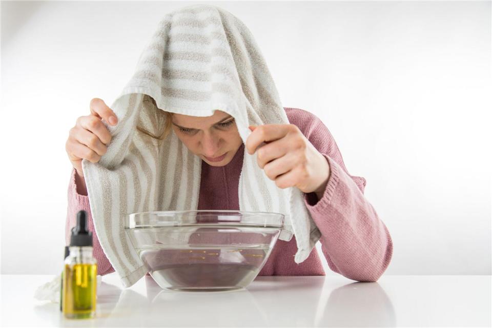 Dampfbad und ätherische Öle: Ist das bei Husten überhaupt so empfehlenswert?picture alliance / dpa Themendienst