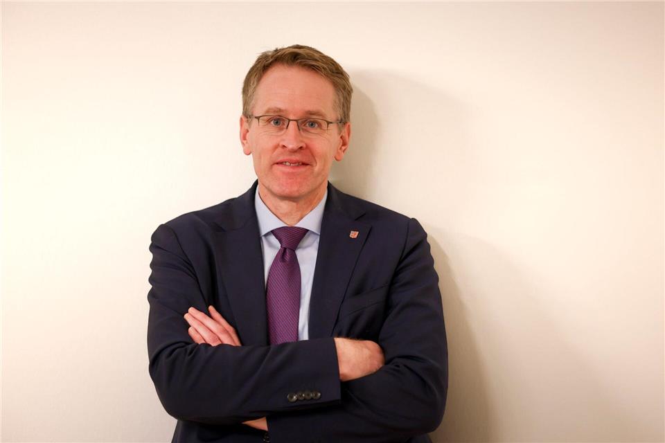 Daniel Günther setzt auf eine europäische Einigkeit bei Regeln für den Umgang mit Social Media. Frank Molter/dpa