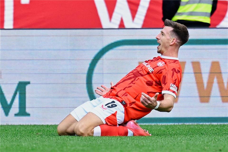 Klose jubelt mit Nürnberg über späten Punkt in Lautern Daniel Hanslik jubelte über das 1:0 des FCK gegen NürnbergUwe Anspach/dpa