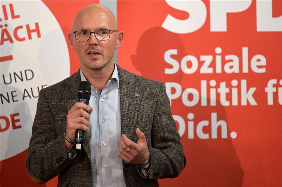 Daniel Keip von der SPD lag bei der Wahl vor CDU-Amtsinhaber Scheller. (Archivbild)Michael Bahlo/dpa