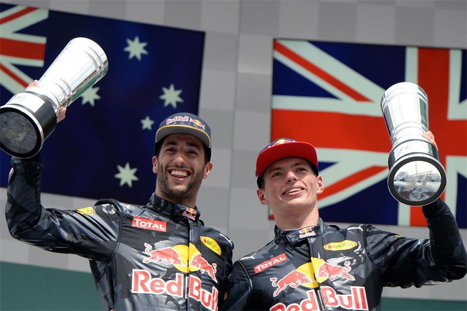Daniel Ricciardo (l) war Max Verstappens erster Red-Bull-Teamkollege. (Archivbild)picture alliance / dpa
