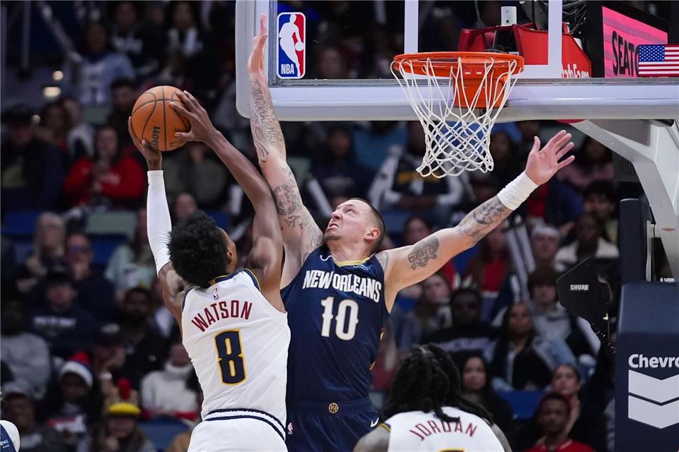 Daniel Theis (10) erzielte für die New Orleans Pelicans gegen die Memphis Grizzlies vier Punkte.Gerald Herbert/AP/dpa