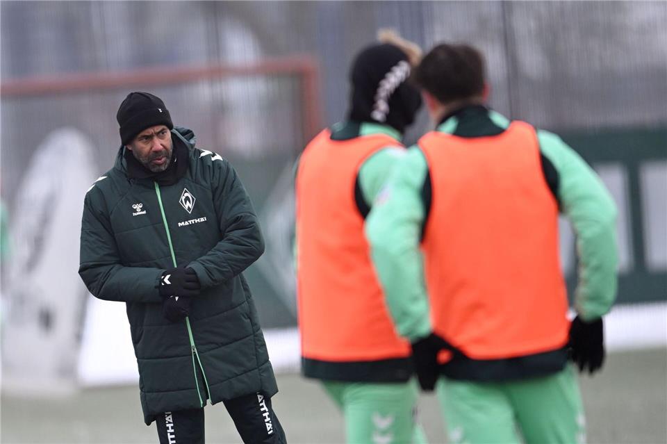Daniel Thioune bei seinem ersten Training als neuer Chefcoach von Werder Bremen.Carmen Jaspersen/dpa
