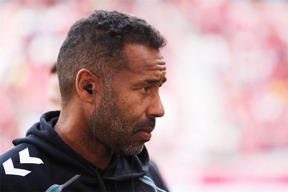 Daniel Thioune und seinen Bremern droht erneut eine schwierige Saison.Philipp von Ditfurth/dpa