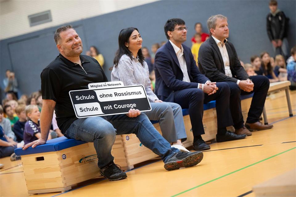 Daniel Trepsdorf (l) von der Linken will in seinem Wahlkreis nun Gegenkandidatin und Ministerpräsidentin Schwesig unterstützen. (Archivbild)Philip Dulian/dpa