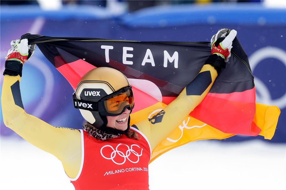 Daniela Maier feiert ihren größten Triumph.Oliver Weiken/dpa