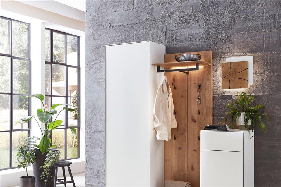 Dank Pflanzen und Teppich wirkt der Eingangsbereich gemütlich und Gäste fühlen sich gleich willkommen.Hartmann Möbelwerke/DGM/dpa-tmn