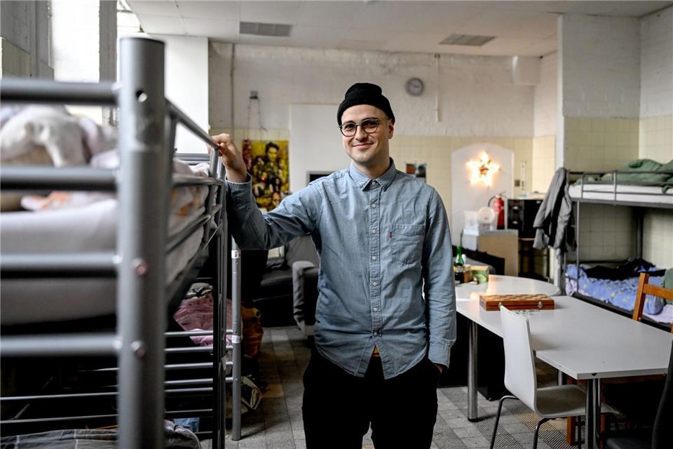 Dank Zanders Unterstützung kann die Kältehilfe, hier Leiter Joseph Salim, über Weihnachten ganztägig öffnen.Britta Pedersen/dpa