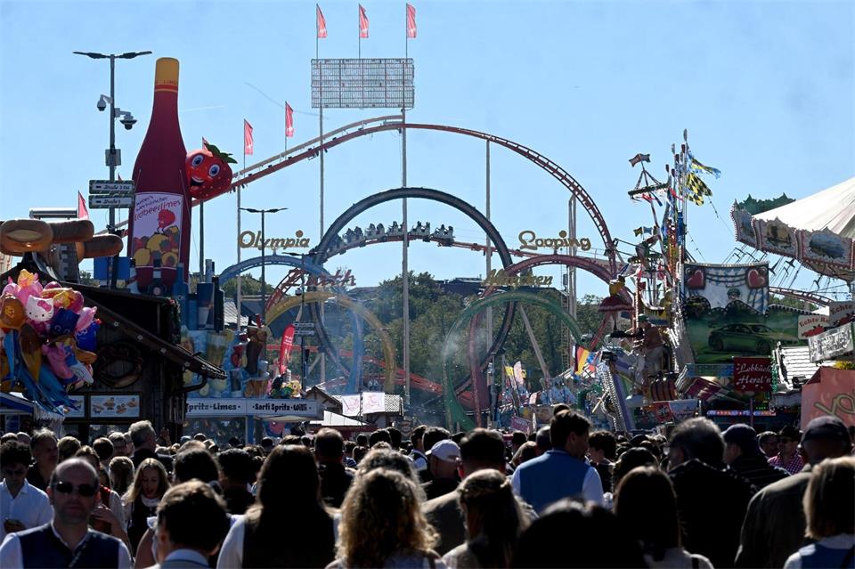 Dank fast immer guten Wetters ist die Wiesn dieses Jahr ausgesprochen gut besucht. (Archivbild)Felix Hörhager/dpa