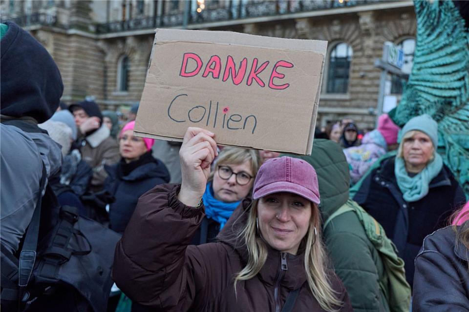 „Danke Collien“ war auf einem Plakat zu lesen.Georg Wendt/dpa
