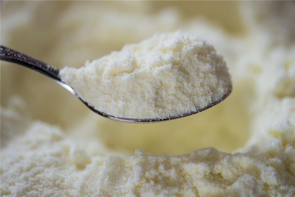 Danone ruft in Deutschland erneut Chargen seiner Babynahrung zurück. (Symbolbild)Armin Weigel/dpa