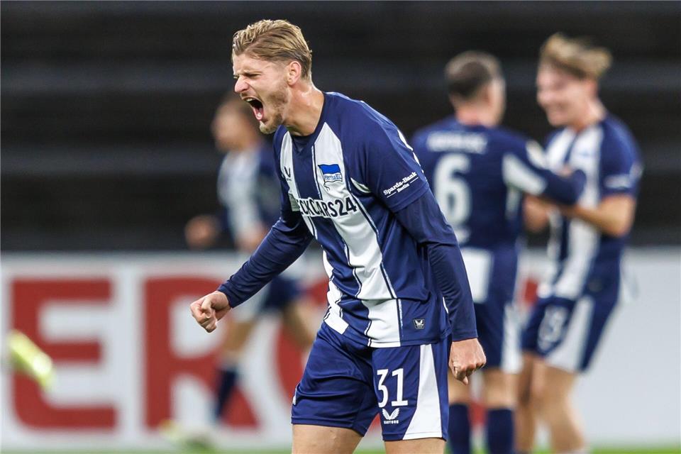Angstgegner Elversberg besiegt: Hertha im Achtelfinale Dardai bereitete das 2:0 vor.Andreas Gora/dpa