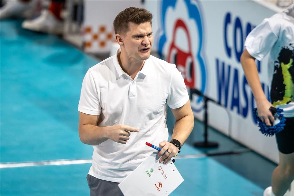 Darf sich auf einen neuen Spieler freuen: VfB-Trainer Adam Swaczyna.Andreas Gora/dpa