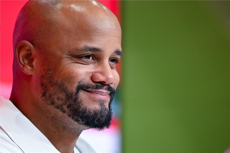 Trainer Kompany verlängert vorzeitig beim FC Bayern Darf sich über eine Vertragsverlängerung freuen: Vincent KompanySven Hoppe/dpa
