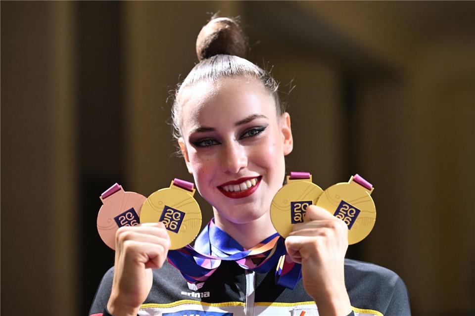 Darja Varfolomeev benötigt für ihre stetig wachsende Medaillensammlung bald mehr Platz.Marijan Murat/dpa