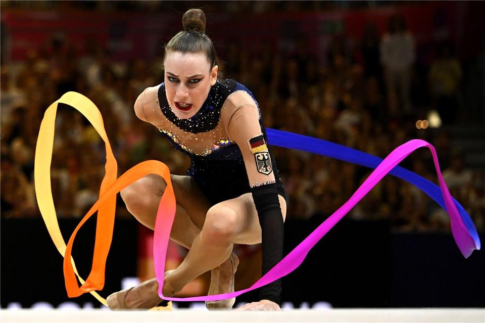Darja Varfolomeev führt ihre Kür bei der Weltmeisterschaft der Rhythmischen Sportgymnastik auf.Marijan Murat/dpa