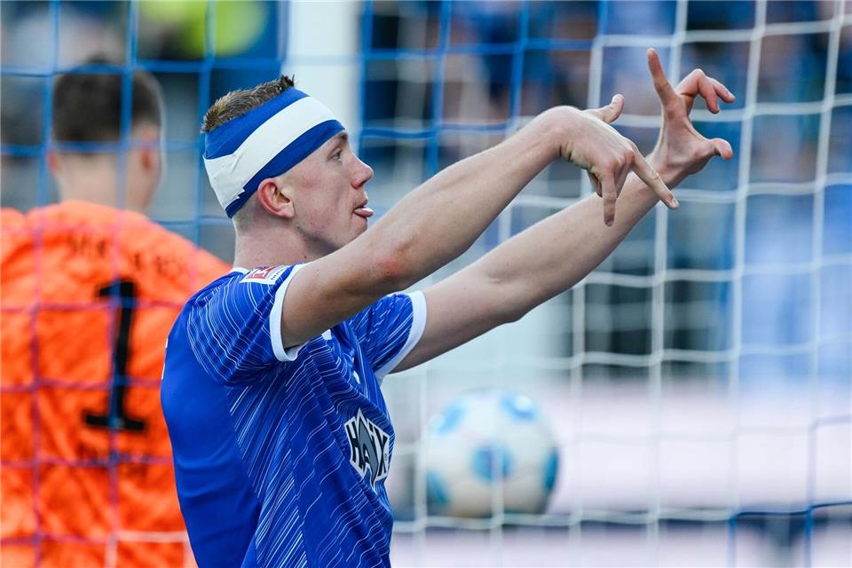 Darmstadt 98 besiegt auch Hertha BSC Darmstadts Torschütze Isac Lidberg jubelt über das Tor zum 2:1.Uwe Anspach/dpa