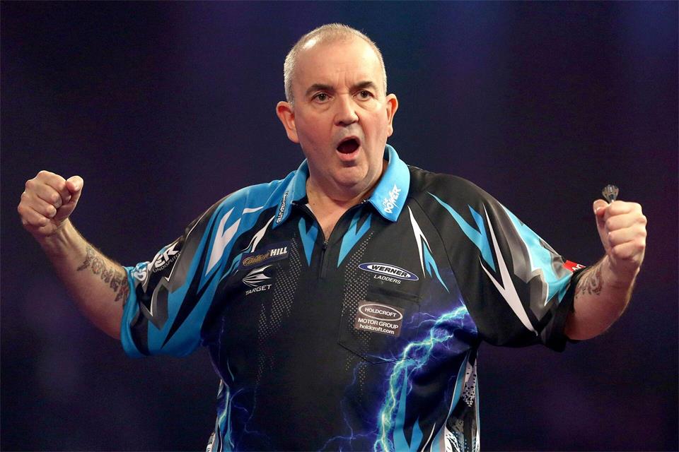 Darts-Legende Phil Taylor kündigt sein Comeback für November an. (Archivbild)Steven Paston/dpa