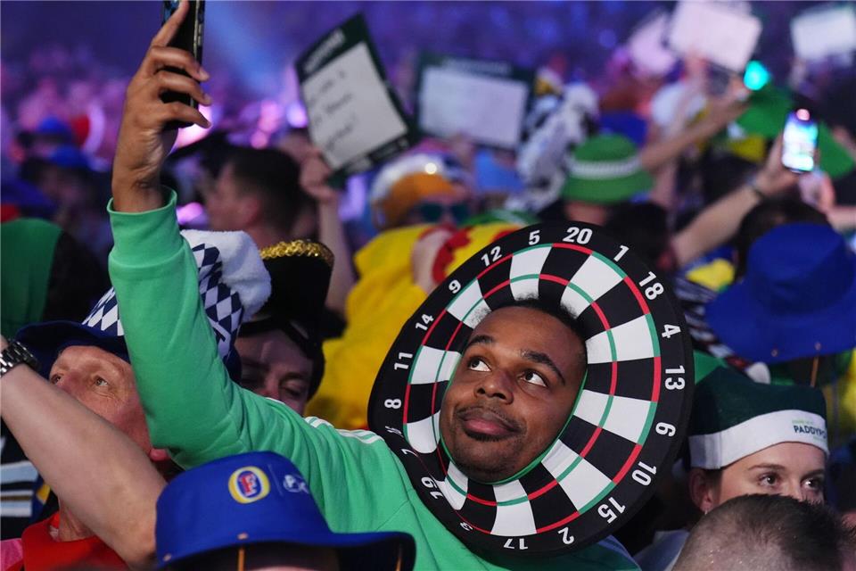 Darts-WM in London: Fans feiern im Alexandra Palace am zwölften TurniertagJohn Walton/PA Wire/dpa