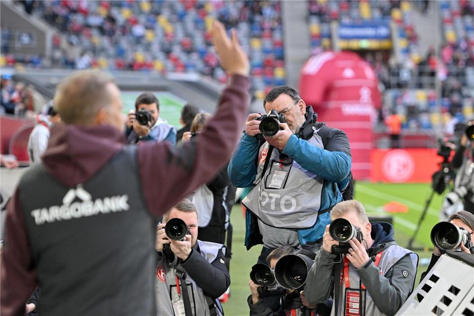 Das 1:2 gegen Holstein Kiel war unter dem Trainer die vierte Niederlage in Folge. Anke Waelischmiller/dpa