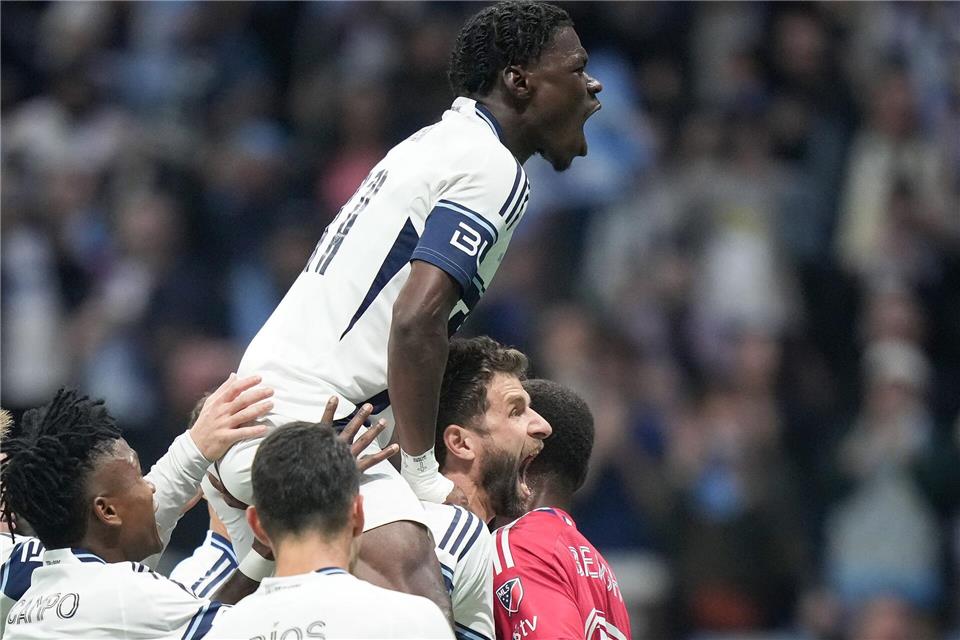 Müller trifft wieder: Vancouver gewinnt Playoff-Auftakt Das 2:0 erzielte Thomas Müller (rechts) per Elfmeter.DARRYL DYCK/The Canadian Press/AP/dpa