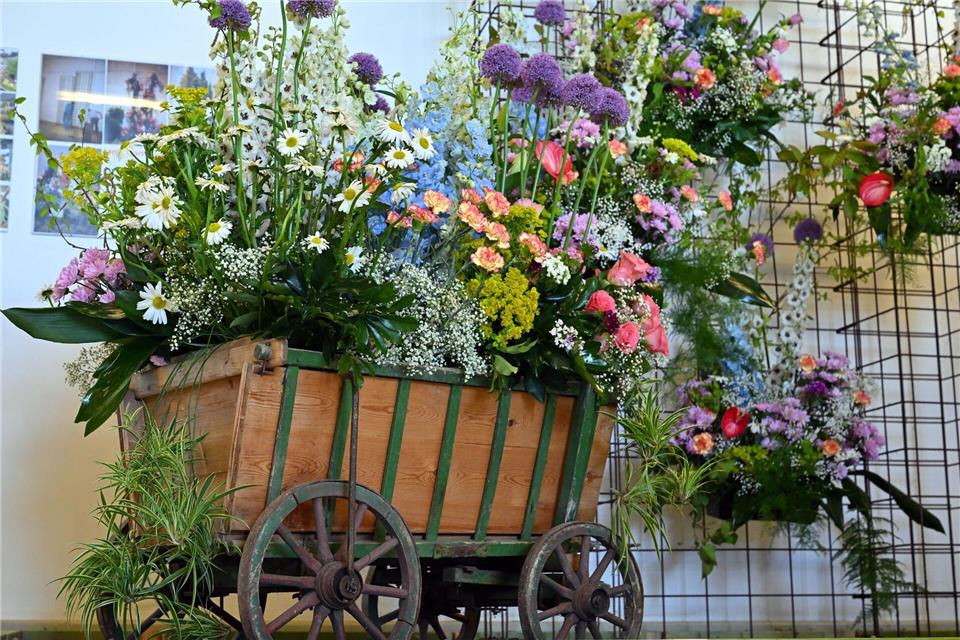 Das 65-jährige Bestehen des egaparks in Erfurt wurde gefeiert - auch mit Blumenarrangements.Martin Schutt/dpa