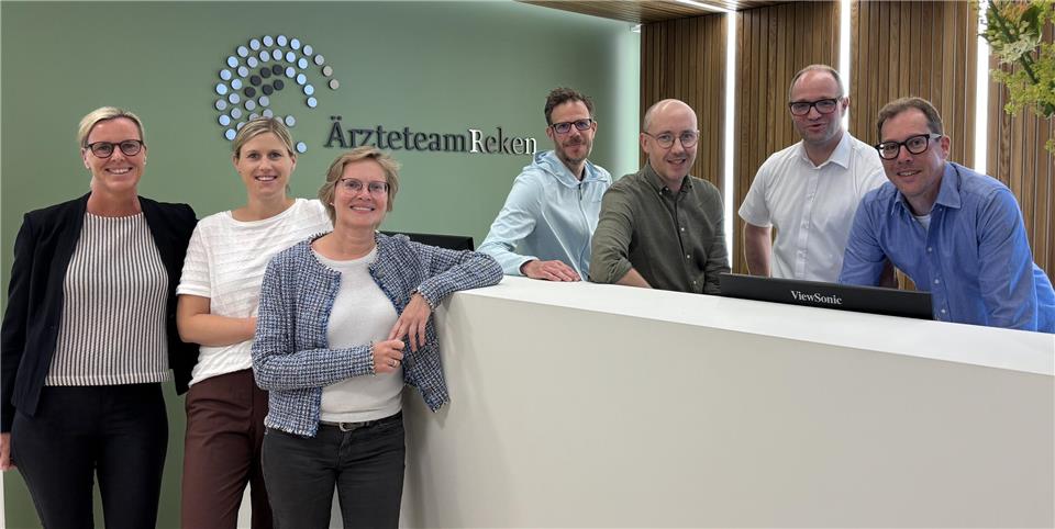 Das Ärzteteam Reken besteht aus: Dr. Karin Heinen (von links), Dr. Agnes Dannapfel, Dr. Christiane Weßing, Dr. Elmar von dem Bussche, Christian Benning, Frank Hellenkamp und Dr. Christian Wiemers.Claudia Feld