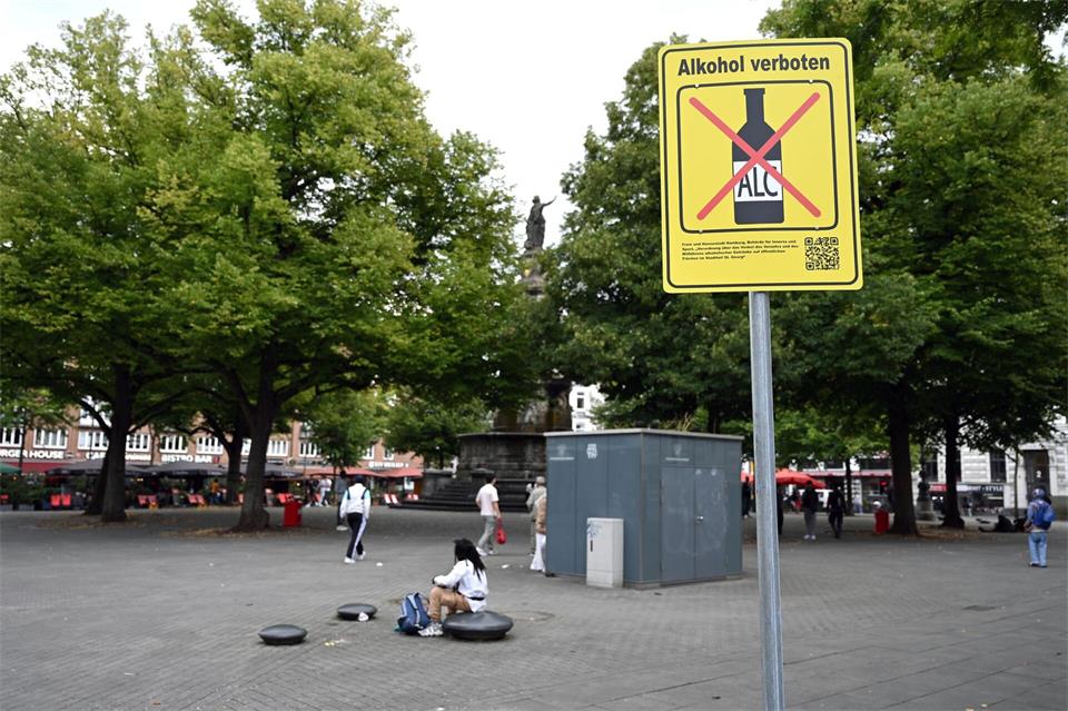 Das Alkoholkonsumverbot wurde Anfang August auf an den Hauptbahnhof angrenzende Stadtteile erweitert.Lilli Förter/dpa