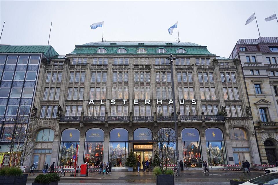 Das Alsterhaus befindet sich seit 1912 am Jungfernstieg in der Hamburger Innenstadt. (Archivbild) Marcus Brandt/dpa