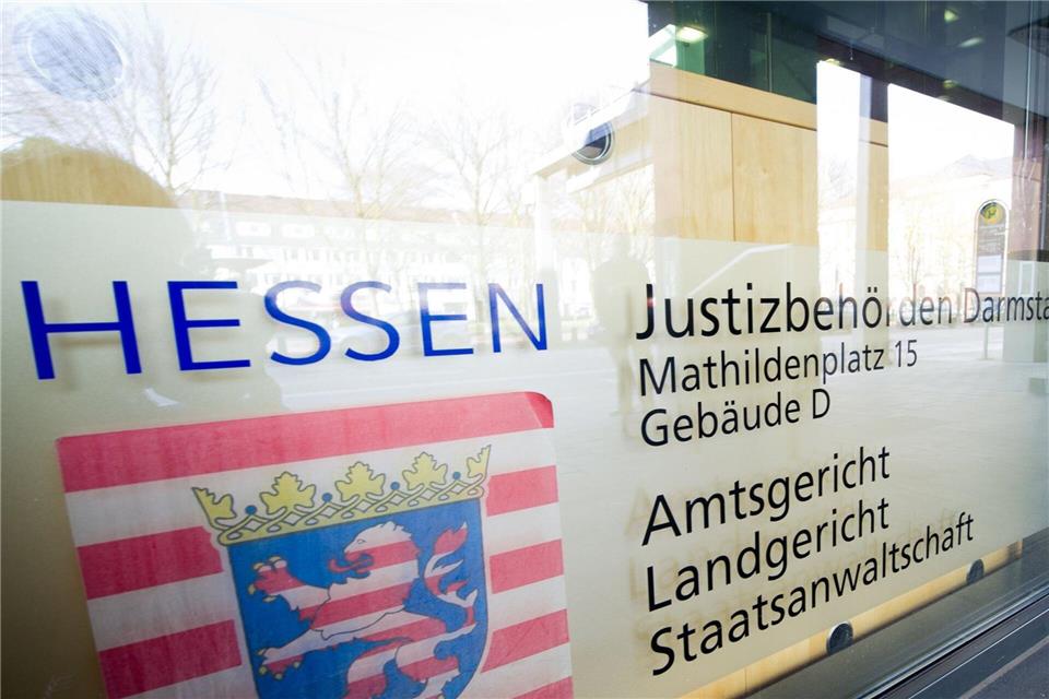 Das Amtsgericht Darmstadt sprach die Polizistin der Hehlerei und Unterschlagung schuldig. (Archivbild)Christoph Schmidt/dpa