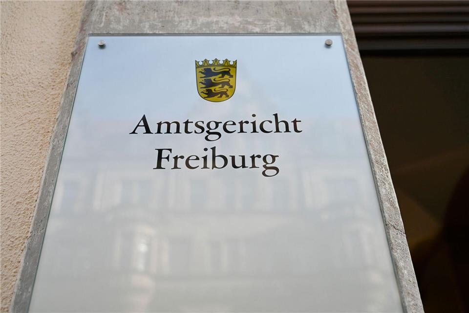 Das Amtsgericht Freiburg hat einen Exhibitionisten im beschleunigten Verfahren verurteilt. (Symbolbild)Katharina Kausche/dpa