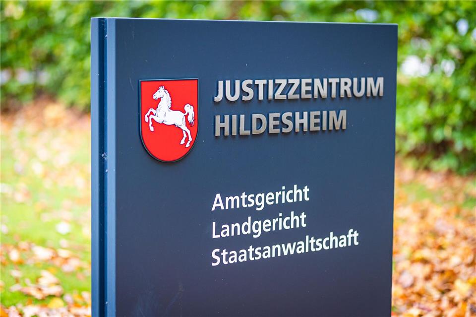 Getötete 40-Jährige: Tatverdächtiger in U-Haft Das Amtsgericht Hildesheim hat auf Antrag der Staatsanwaltschaft Untersuchungshaftbefehl gegen den Tatverdächtigen erlassen. (S<mbolbild)Moritz Frankenberg/dpa
