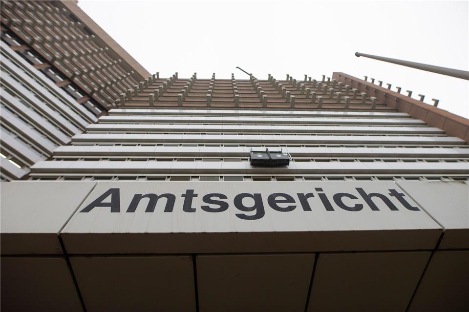 Das Amtsgericht Köln hat zwei Klimaaktivisten zu Bewährungsstrafen verurteilt. (Symbolbild)Thomas Banneyer/dpa