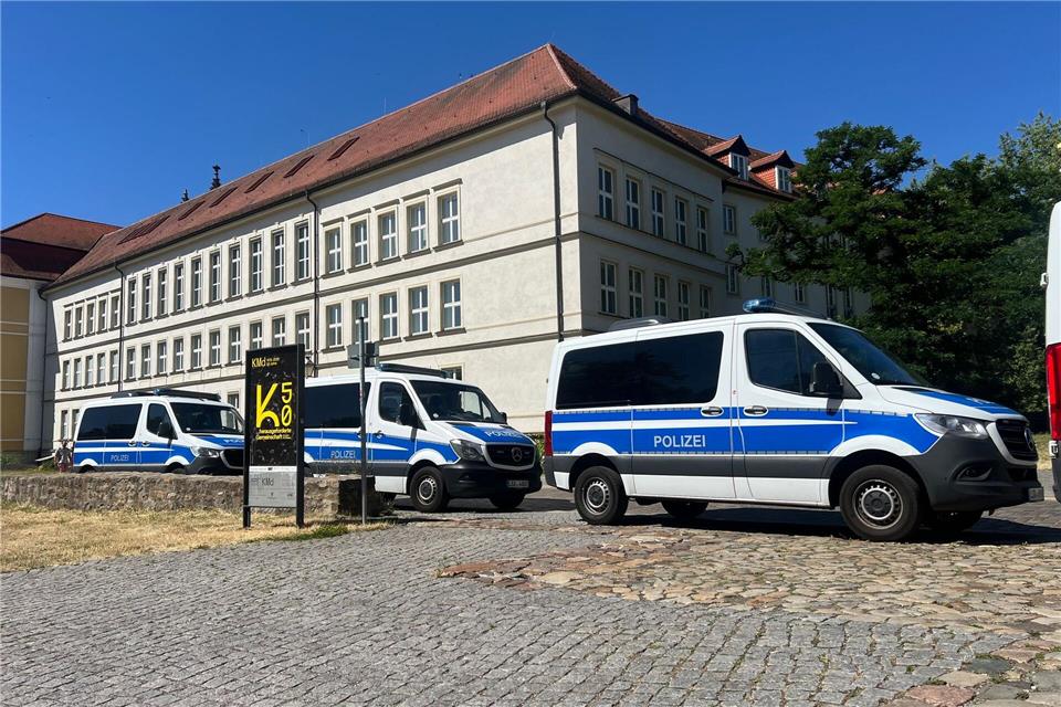 Das Amtsgericht Magdeburg hat durch Beschluss die Beschlagnahmung von sichergestellten Gegenständen und Dateien angeordnet. (Archivbild)Christopher Kissmann/dpa