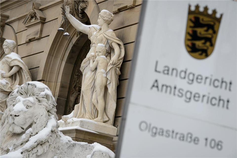 Das Amtsgericht muss entscheiden, ob es die Anklage zulässt. (Archivbild)Sina Schuldt/dpa