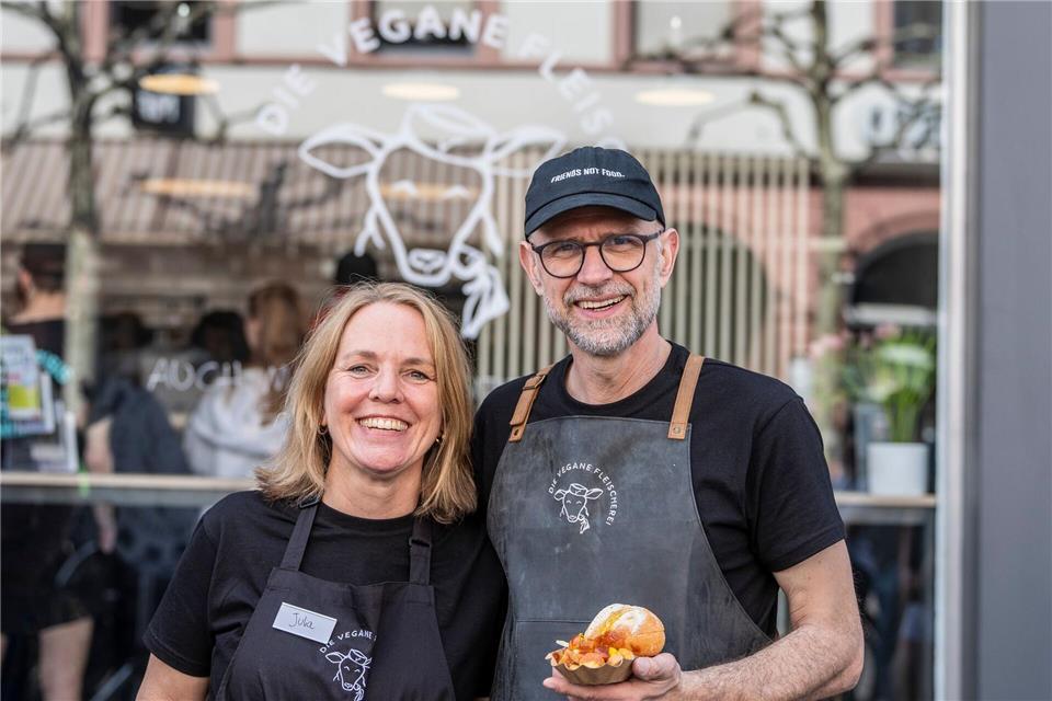 Das Angebot richtet sich an Menschen, die den Geschmack von Fleisch mögen, aber tierfreie Produkte wollen, sagen die Inhaber.Andreas Arnold/dpa