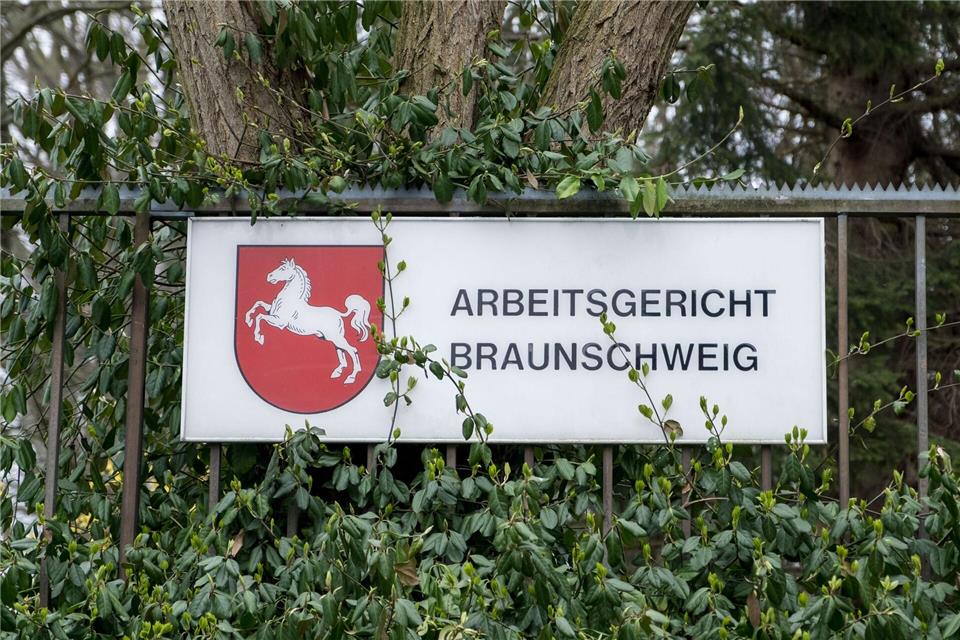 Das Arbeitsgericht Braunschweig hat eine Klage der AfD-nahen Arbeitnehmerorganisation Zentrum auf Zugang zum Werk der VW-Tochter Volkswagen Group Services in Isenbüttel abgewiesen. (Symbolbild)Peter Steffen/dpa