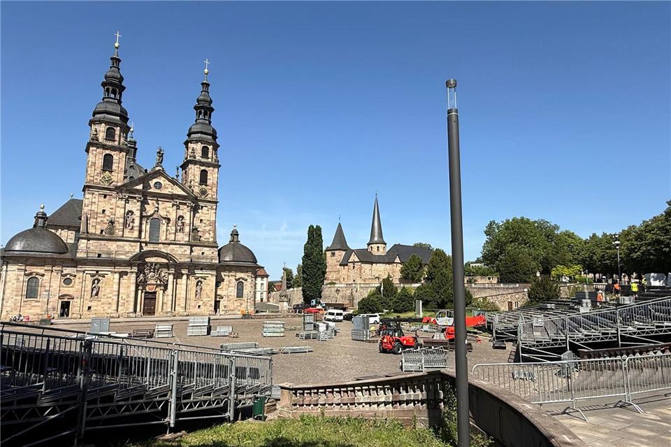 Das Areal vor der Barockkirche wird als Domplatzarena der Schauplatz der großen Konzertveranstaltungen während des Hessentags 2026.Michael Bauer/dpa