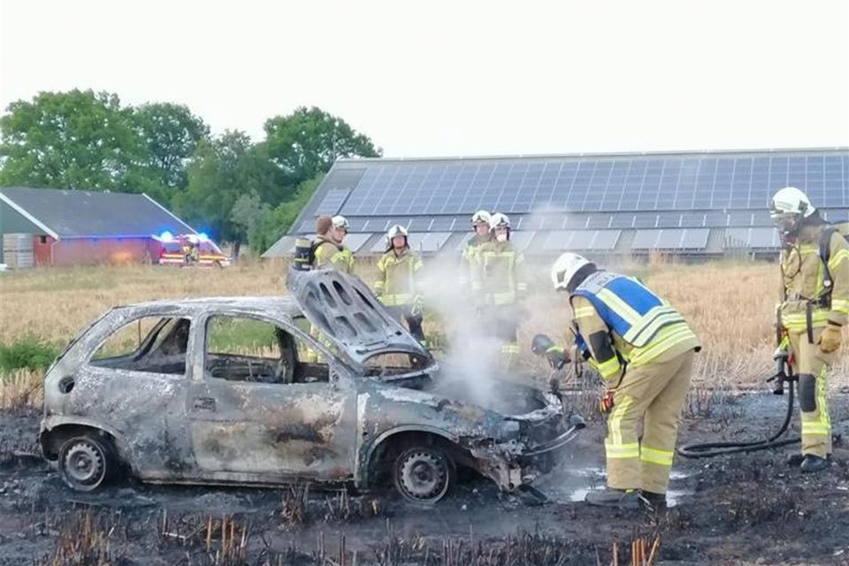 Das Auto brannte komplett aus.