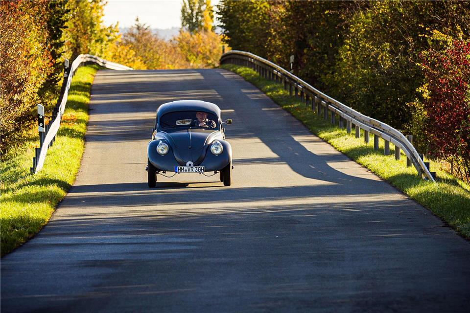 Das Auto erreicht theoretisch bis zu 100 Stundenkilometer.Moritz Frankenberg/dpa