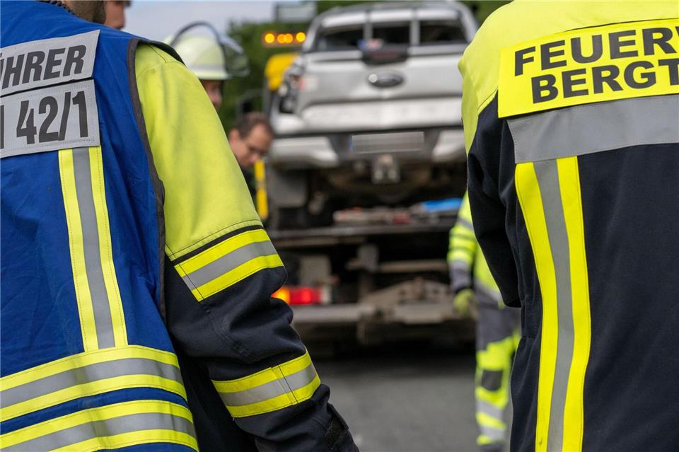 Das Auto soll sich mehrfach überschlagen haben. Pia Bayer/dpa
