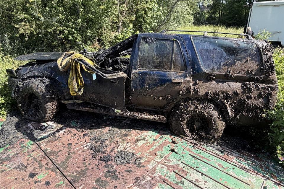 Das Auto war 2006 als gestohlen gemeldet worden und nach gut zwei Jahrzehnten von Helfern des Technischen Hilfswerks bei einer Sonarübung gefunden worden. (Handout: Polizeipräsidium Oberfranken)Polizei Oberfranken/dpa