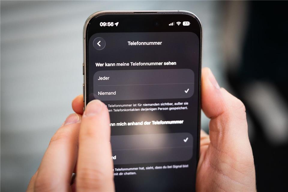 Das BSI empfiehlt als Präventivmaßnahme, die Mobilfunknummer für andere zu verbergen - auch das geht in den Signal-Einstellungen.Nico Tapia/dpa-tmn