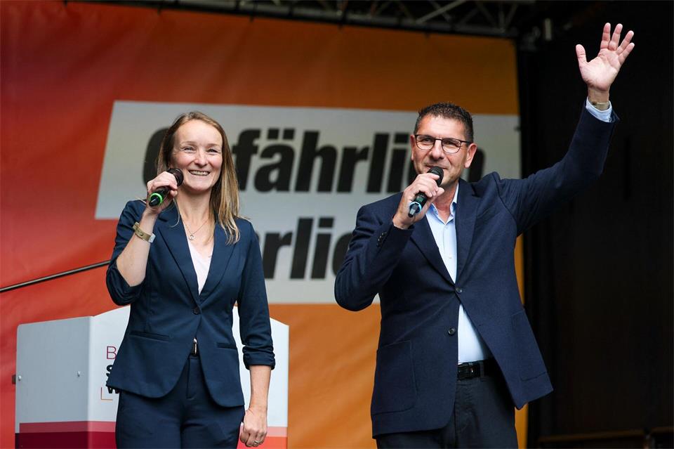Das BSW-Spitzenduo Claudia Wittig und Thomas Schulze in Sachsen-Anhalt hofft auf Rückenwind für die letzten Stunden des Wahlkampfs. (Archivbild)Jan Woitas/dpa