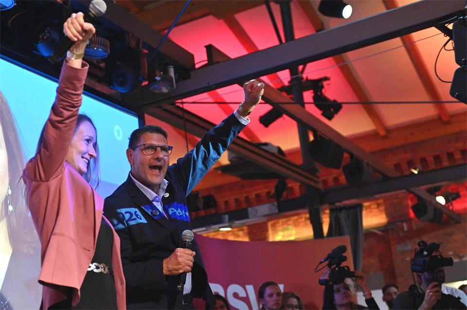 Das BSW mit den beiden Spitzenkandidaten Claudia Wittig und Thomas Schulze zieht ganz neu in den Landtag von Sachsen-Anhalt ein. (Archivbild) Klaus-Dietmar Gabbert/dpa