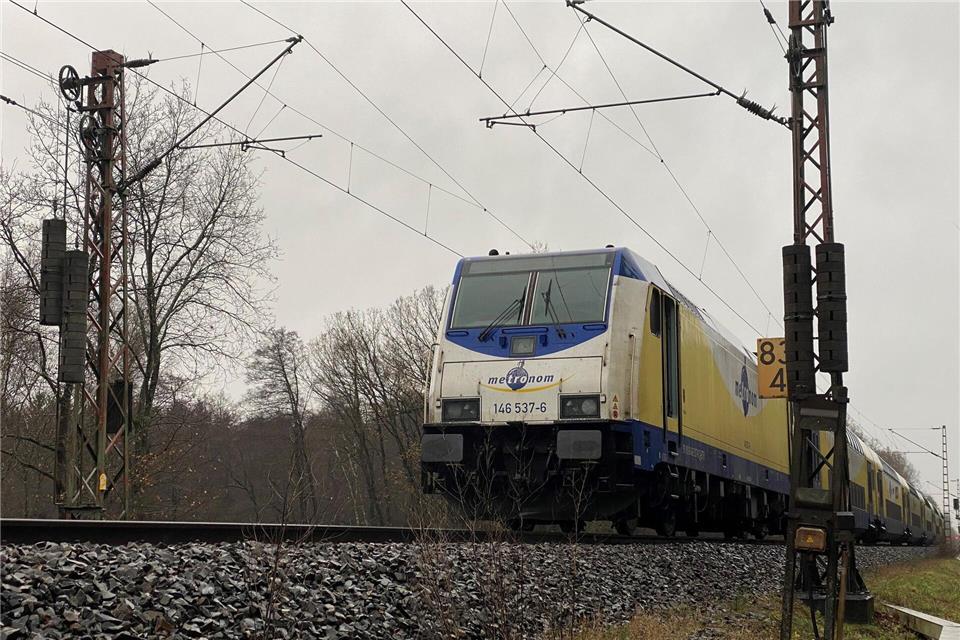 Das Bahnunternehmen Metronom kämpft aktuell mit falschen Bahnanzeigen. Noch ist das Problem nicht behoben (Symbolbild).Marcus Golejewski/TNN/dpa